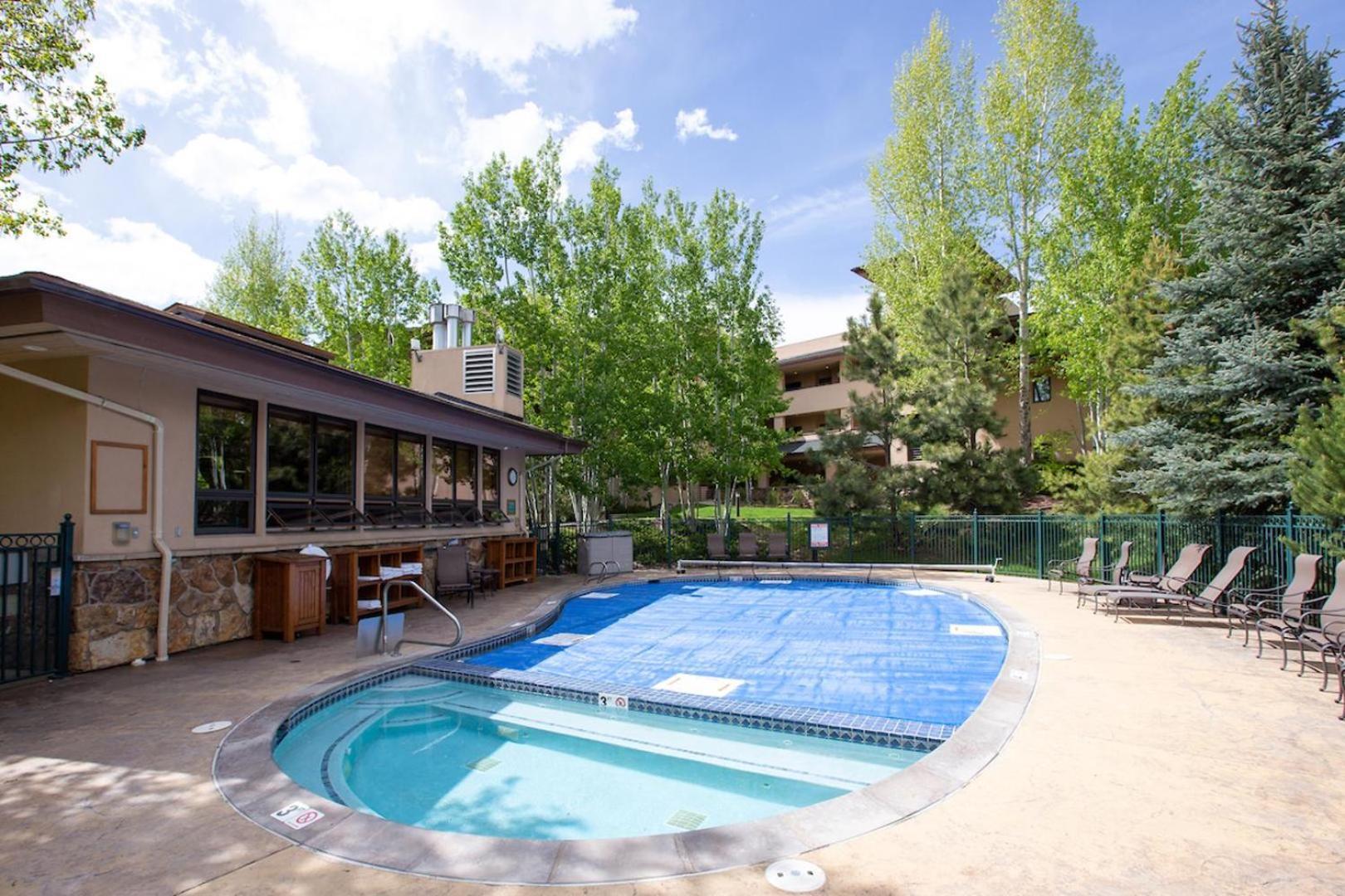 #1012 - Walk To Ski, Newly Remodeled Mountain View Condo With Pool スティームボートスプリングス エクステリア 写真